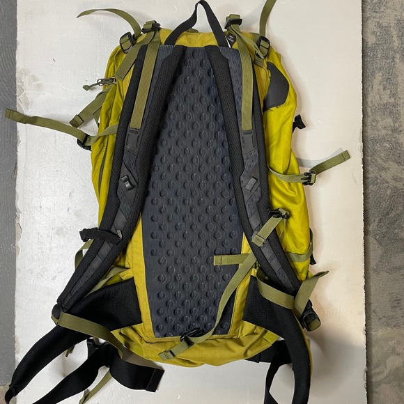 Arcteryx Axios 35 Backpack Citron Green Hiking Trekking Daypack Mens Womens - Picture 5 of 9